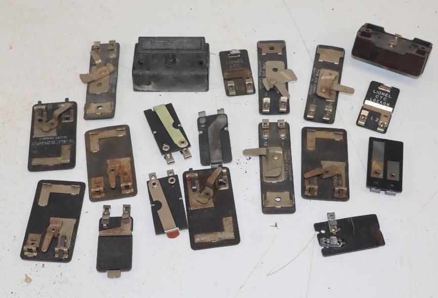 Group of 18 0 Gauge Train Track Transfer Clips: largest 1.5" x 2.5"