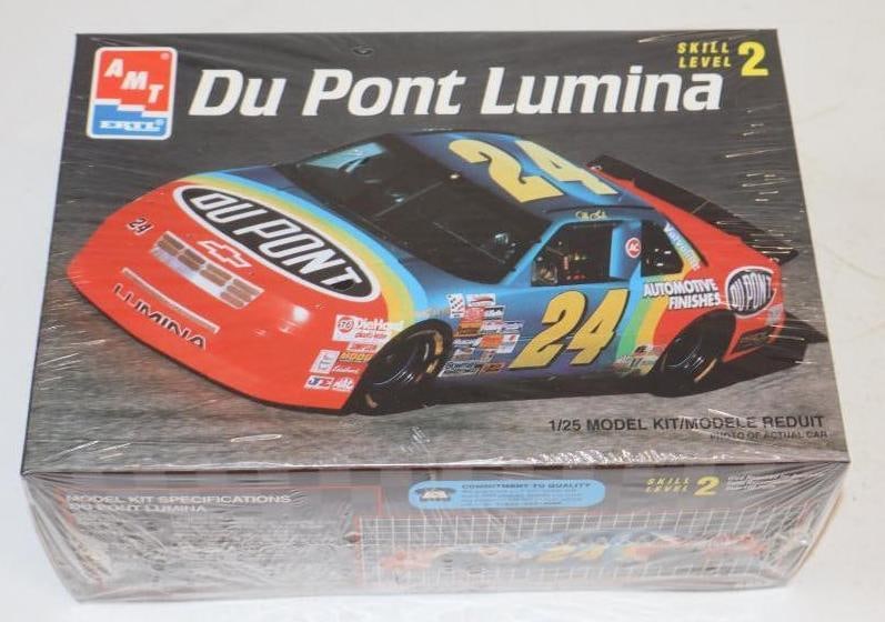 NOS AMT Du Pont Lumina Nascar 1/25 Scale Model In Original Box (1 of 2)