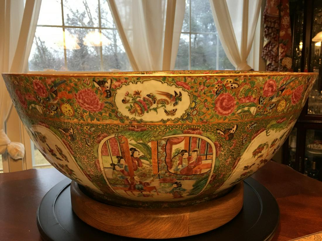 Fine Large Chinese Rose Medallioin Punch Bowl, mid 19th (1 of 9)