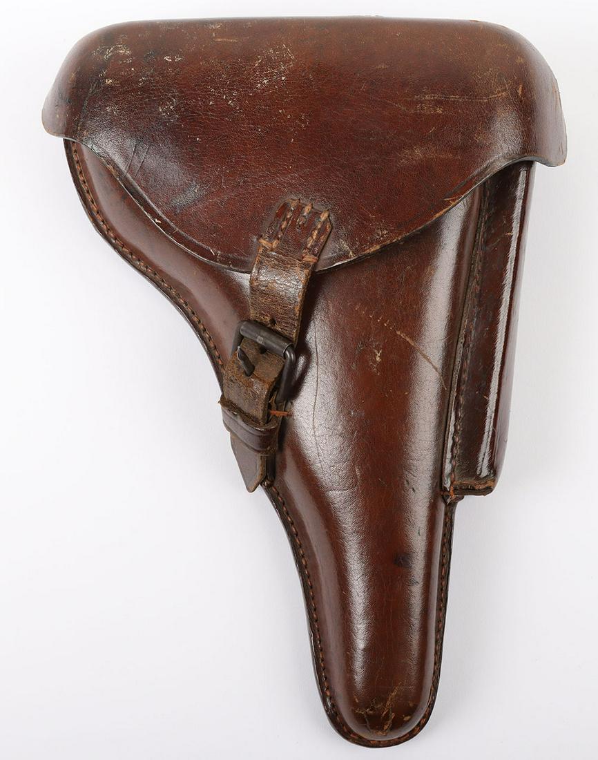 WW1 German Officers P08 Luger Pistol Holster: WW1 German Officers P08 Luger Pistol Holster, fine example of a standard brown leather holster which retains the original securing strap. Stamped with makers details and date to the underside of the f