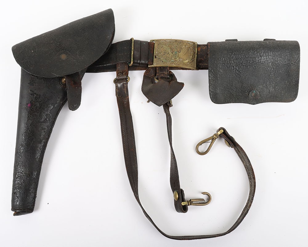 US CIVIL WAR UNION 1851 OFFICERS BUCKLE, BELT, SWORD HANGER & CARTRIDGE BOX RIG: US CIVIL WAR UNION 1851 OFFICERS BUCKLE, BELT, SWORD HANGER & CARTRIDGE BOX RIG, a complete set! standard brass eagle buckle 2? x 3? & black leather stitched belt, the full size black leather holster 