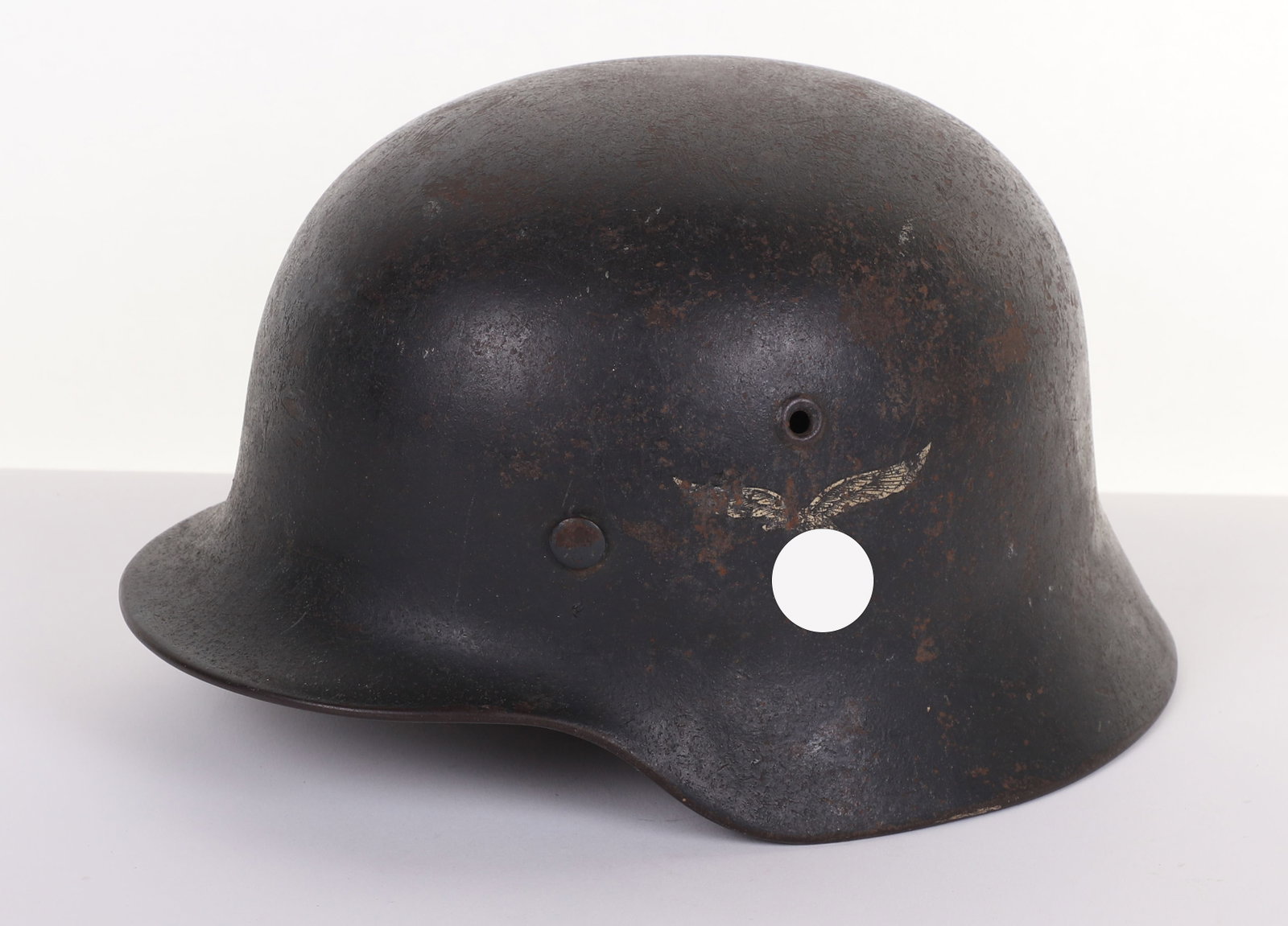 WW2 GERMAN LUFTWAFFE SINGLE DECAL STEEL COMBAT HELMET: WW2 GERMAN LUFTWAFFE SINGLE DECAL STEEL COMBAT HELMET, good example of a M-40 pattern steel combat helmet shell with much of its original dark blue paint finish to the exterior and interior of the she