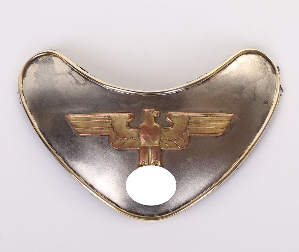 SCARCE THIRD REICH SA STANDARTE FELDHERRNHALLE GORGET: SCARCE THIRD REICH SA STANDARTE FELDHERRNHALLE GORGET, kidney shaped gorget with gilt metal central eagle which has been polished with the copper base metal showing through. Blue cloth backing to the