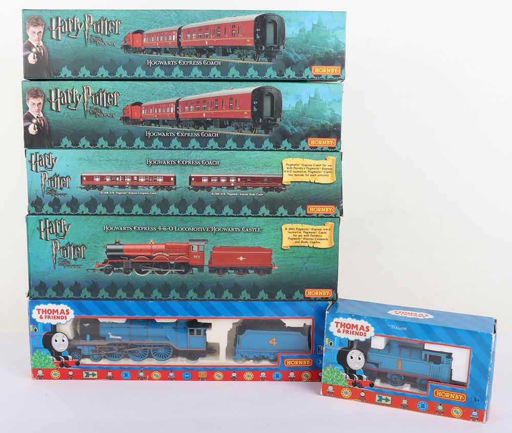 Hornby 00 Guage Harry Potter and The Order of the Phoenix Hogwarts Express Locomotive Hogwarts (1 of 2)