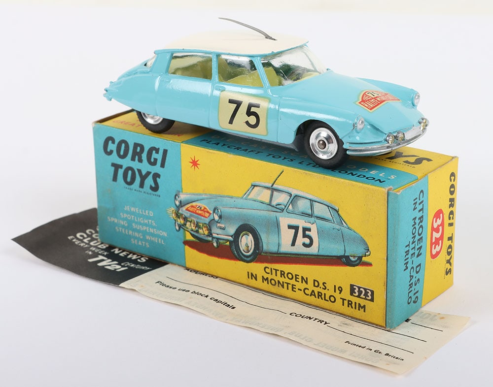 Corgi Toys 323 Citroen D.S.19 In Monte-Carlo Trim (1 of 5)