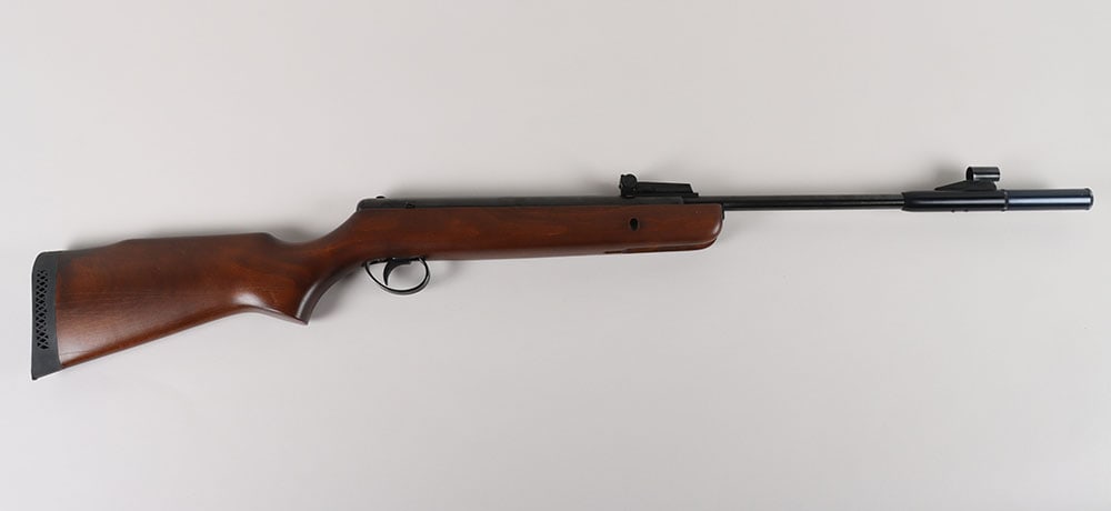 .22 BSA Supersport Air Rifle: .22 BSA Supersport Air Rifle, in near mint condition with much of the original blueing. Nicely stamped. Serial number DS28160. Rubber butt cap. Personal collection or specialist shipping only.