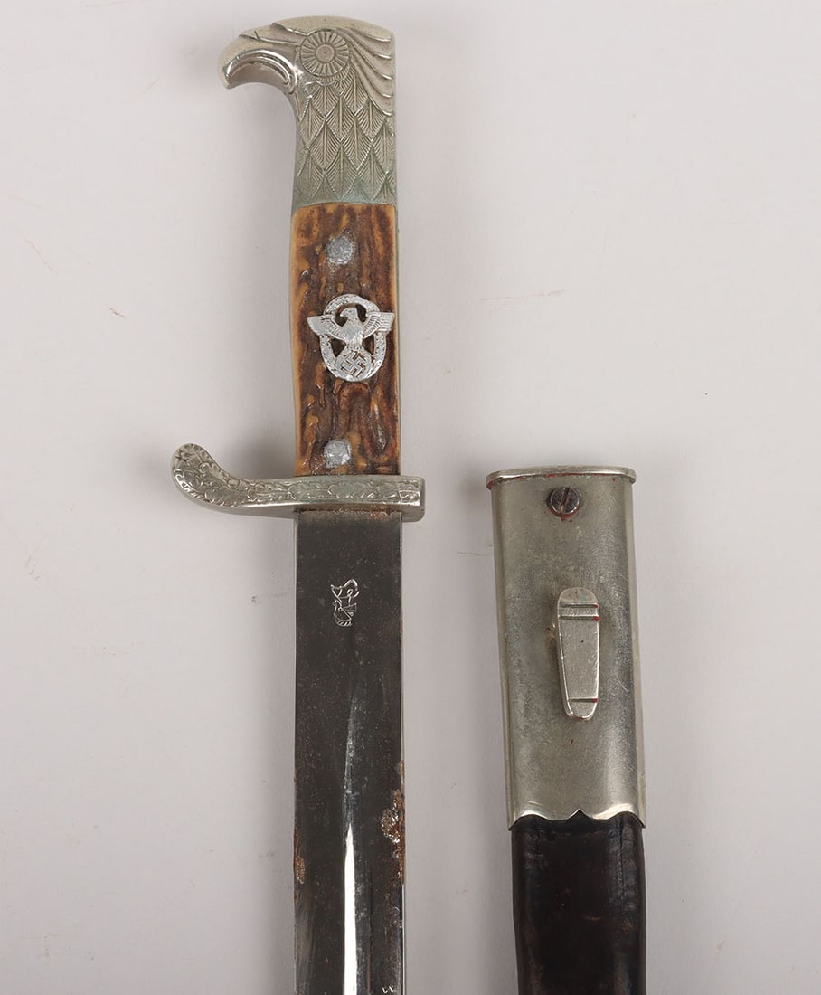 WW2 German Police Bayonet by WKC, Solingen: WW2 German Police Bayonet by WKC, Solingen , example with two piece stag horn grips, aluminium police eagle emblem to the centre. Eagle pommel top and cross guard with oakleaves relief. Housed in the 
