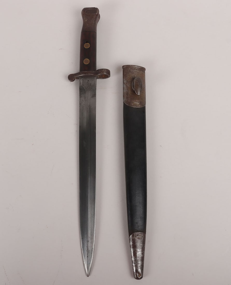 2nd Pattern 1888 Model Lee Metford Bayonet: 2nd Pattern 1888 Model Lee Metford Bayonet, marked to the 3rd Essex regiment. Housed in associated leather and steel mounted scabbard. Blade 30cms, overall 44cms.
