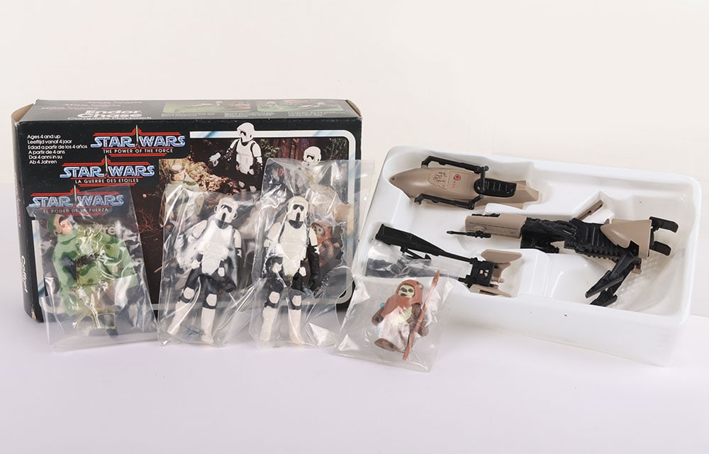 Scarce Vintage Star Wars The Power of the Force Endor Chase Complete Playback Vehicle Boxed.: Scarce Vintage Star Wars The Power of the Force Endor Chase Complete Playback Vehicle Boxed. Complete with figures including three sealed in original baggie Princess Leia Poncho, Biker Scout and Wicke