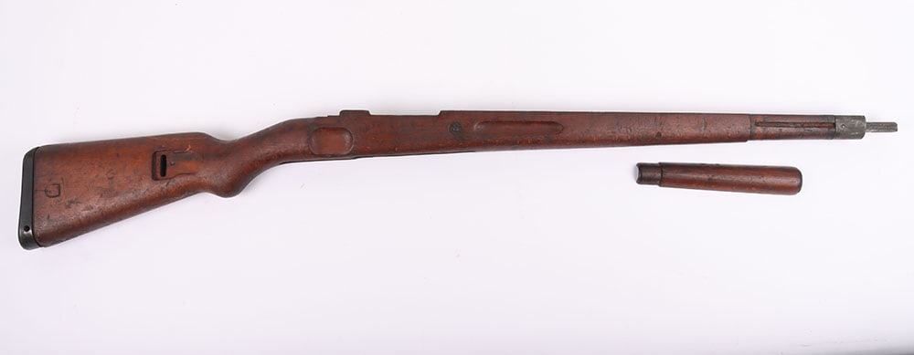 Mauser K98 Rifle Wood Furniture: Mauser K98 Rifle Wood Furniture: Wood stock with metal butt plate and front complete with wood top cover, stamped 762 to butt base,101 cm long.