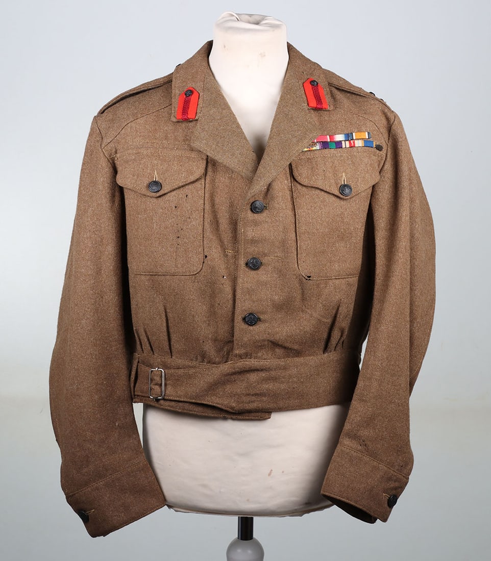 WW2 British Colonel’s Battle Dress Blouse, Rifle Brigade: WW2 British Colonel’s Battle Dress Blouse, Rifle Brigade, Colonel’s austerity battle dress blouse, complete with original insignia. The General staff gorgets sit on each lapel with RB butt