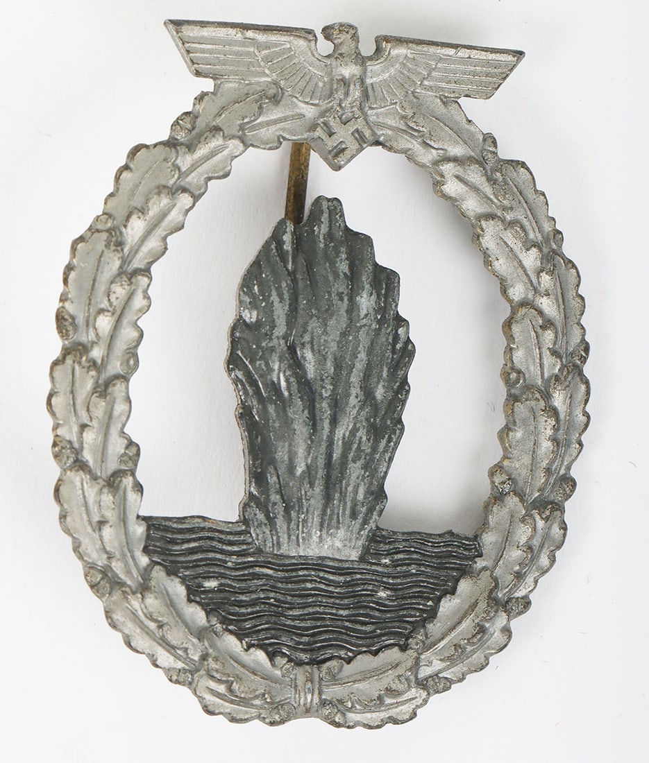 WW2 German Kriegsmarine Mine Sweepers Badge: WW2 German Kriegsmarine Mine Sweepers Badge: Mid war quality badge with loss of gilt finish to front, complete with pin and catch to back.
