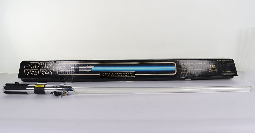 Star Wars Anakin Skywalker Force FX Lightsaber Collectible boxed. (1 of 6)