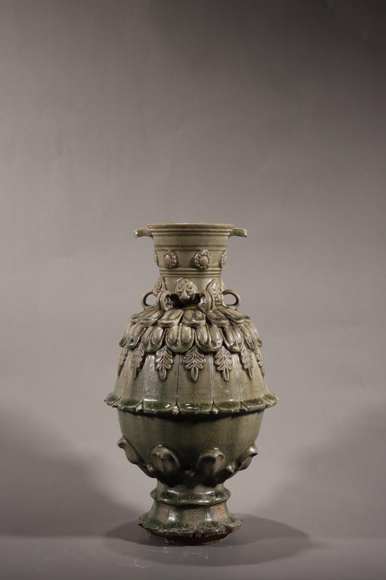 chinese xiang zhou kiln porcelain pot: H35cm W19cm