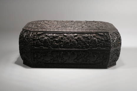 Zitan Rosewood Covered Box, China: Length: 23cm Width: 13cm Height: 9.5cm