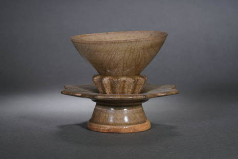 A Set of Ding Kiln Tea Cups: Height11cm diameter15cm