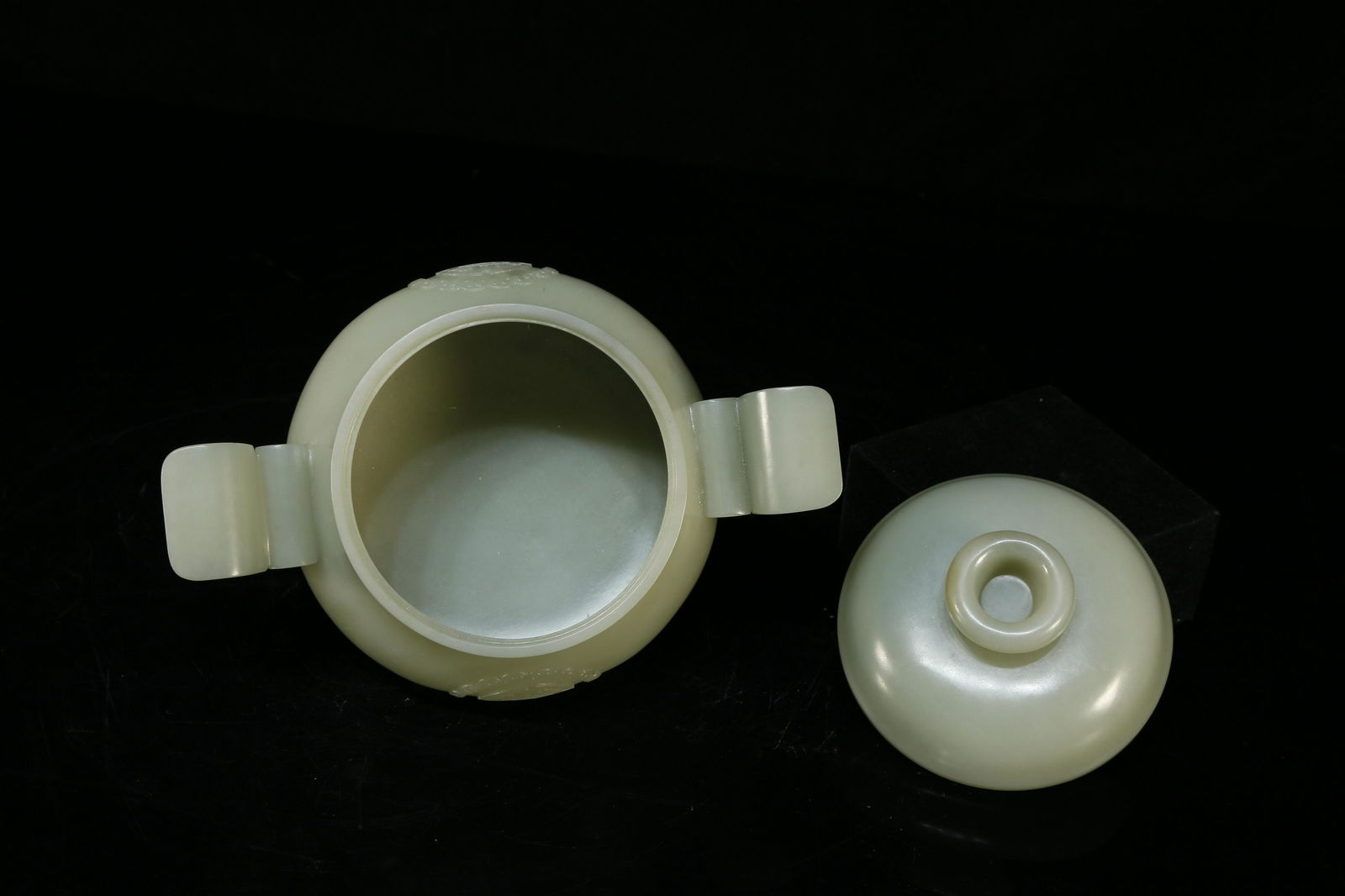A Delicate White Jade Double-eared Jar - 9