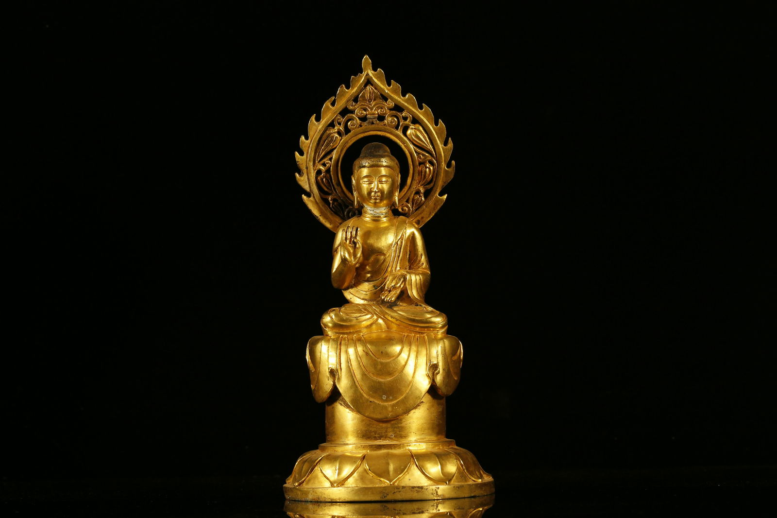 A Rare Gilt-Bronze Figure of Tathagata (1 of 7)