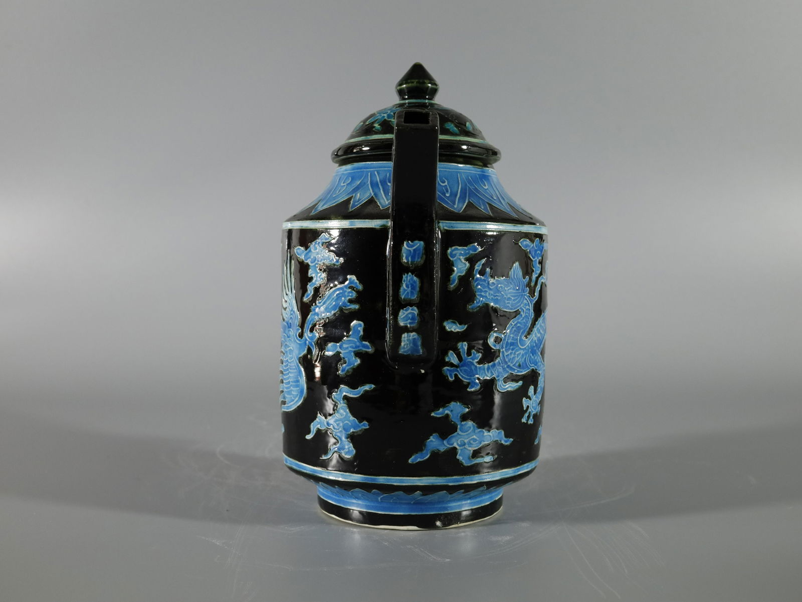 A Rare and Fine Fahua Cloud and Dragon Pattern Pot (1 of 11)