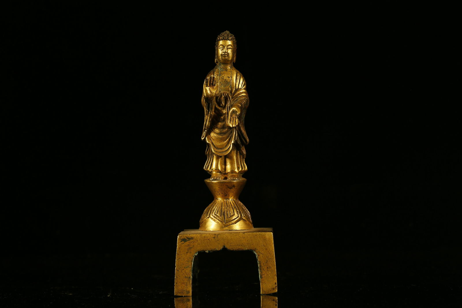 An Exquisite Gilt-Bronze Figure of Tathagata (1 of 7)