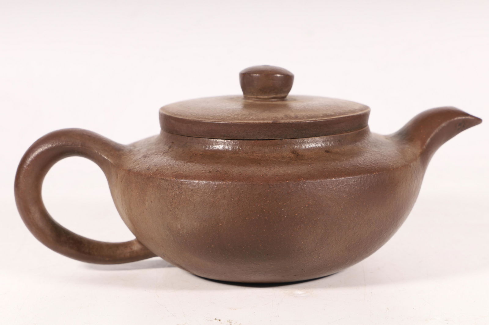 A Fine and Rare Yixing clay teapot (1 of 8)