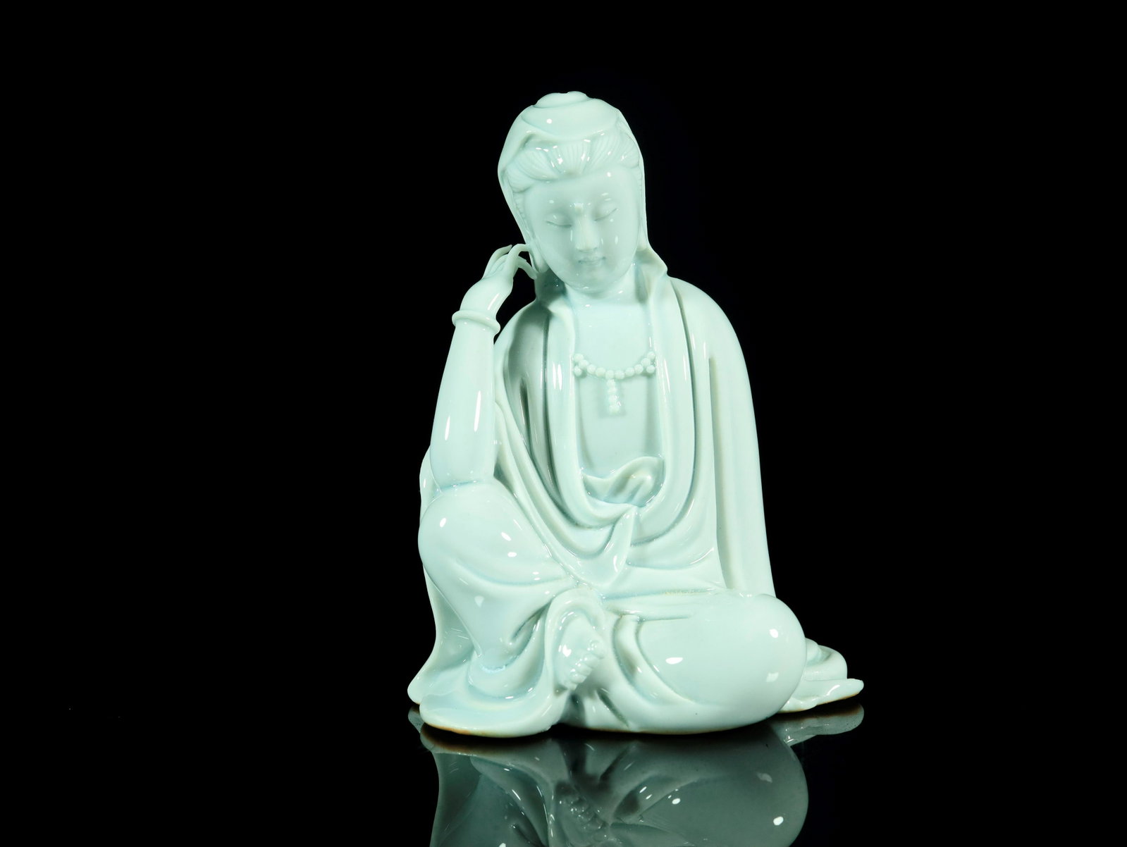 A Dehua yao Ornament: A Dehua yao Ornament Chinese Ming Dynasty(1368-1644) Sizeï¼š10cmx7.5cmx14cm