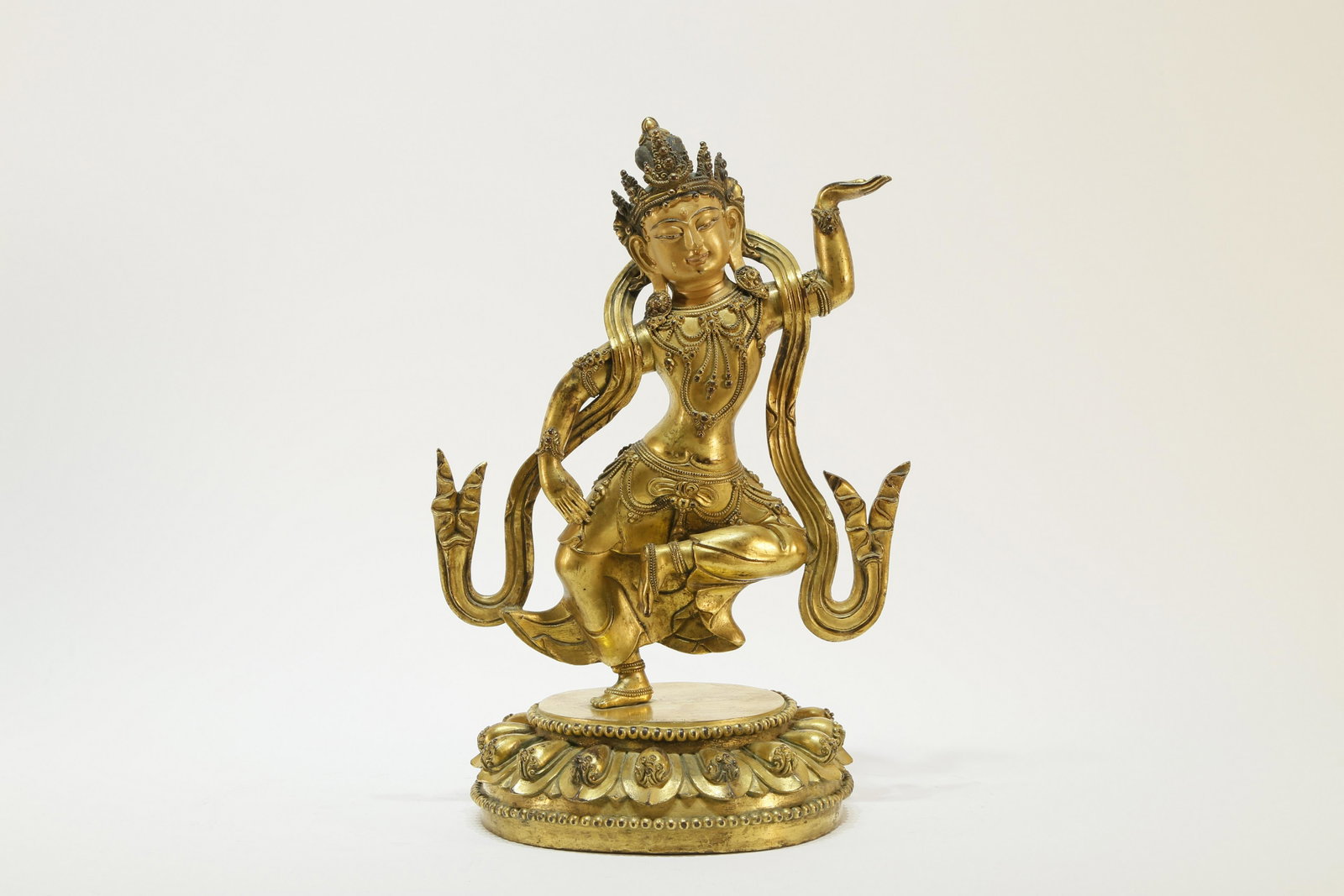 A Gilt Bronze Figure of Guanyin Bodhisattva: A Gilt Bronze Tibetan Arts Sculpture Figure of Guanyin Bodhisattva Chinese Ming Dynasty 15 th Century Yongle Six-Character Mark Size: 16cmx15cmx29.5cm