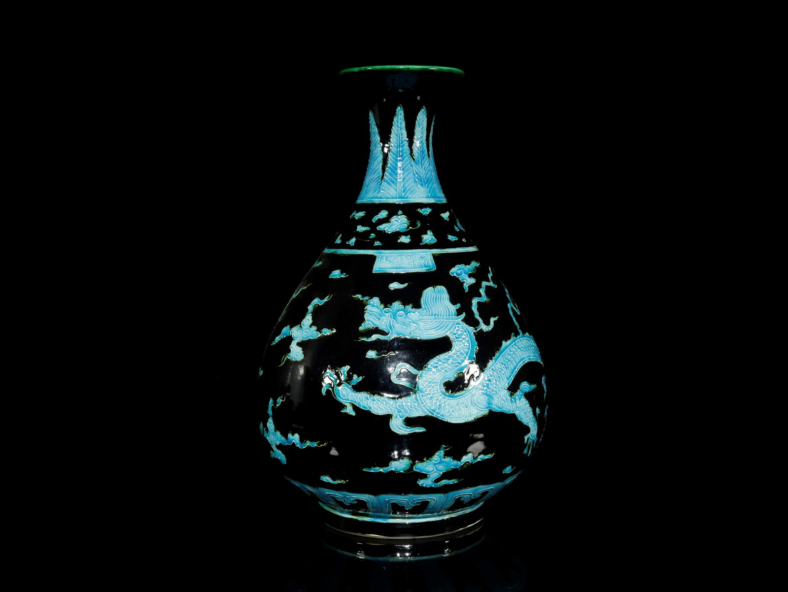 A Fahua 'flower-and-bird' Gourd Jar: A Fahua 'flower-and-bird' Gourd Jar Chinese Ming Dynasty Mark of YongLeSize:16cmx22cm