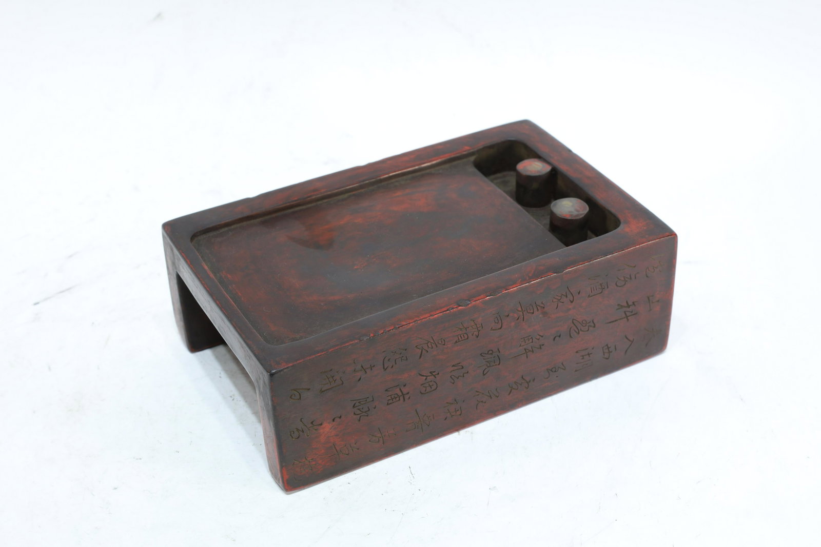 A beautiful poem inscribed Duan inkstone: A beautiful poem inscribed Duan inkstone, with natural eyes in it, an art piece marked by scholar Chen Runyang in Chinese Qing Dynasty. Size: 11.5cmx18cmx6cm