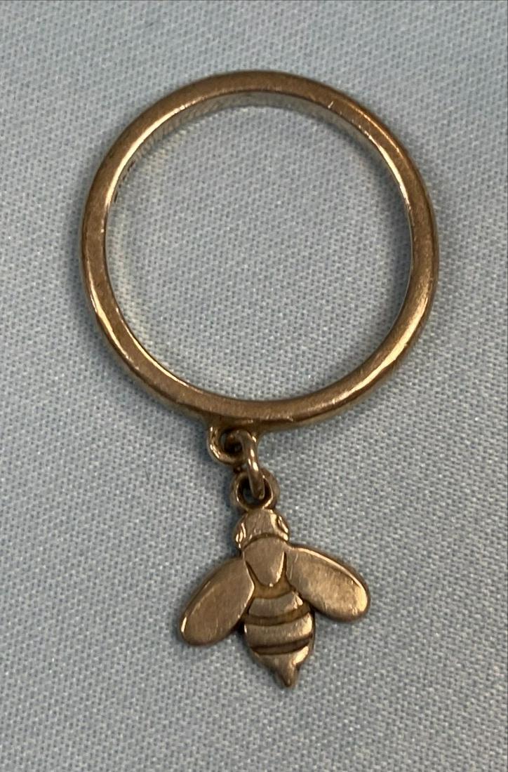 Sterling Silver James Avery Bee Ring: Retired James Avery Bee Ring Dimensions: Ring Size: 5.5 Makers Mark Present: Yes Tested Sterling with a Spectrometer
