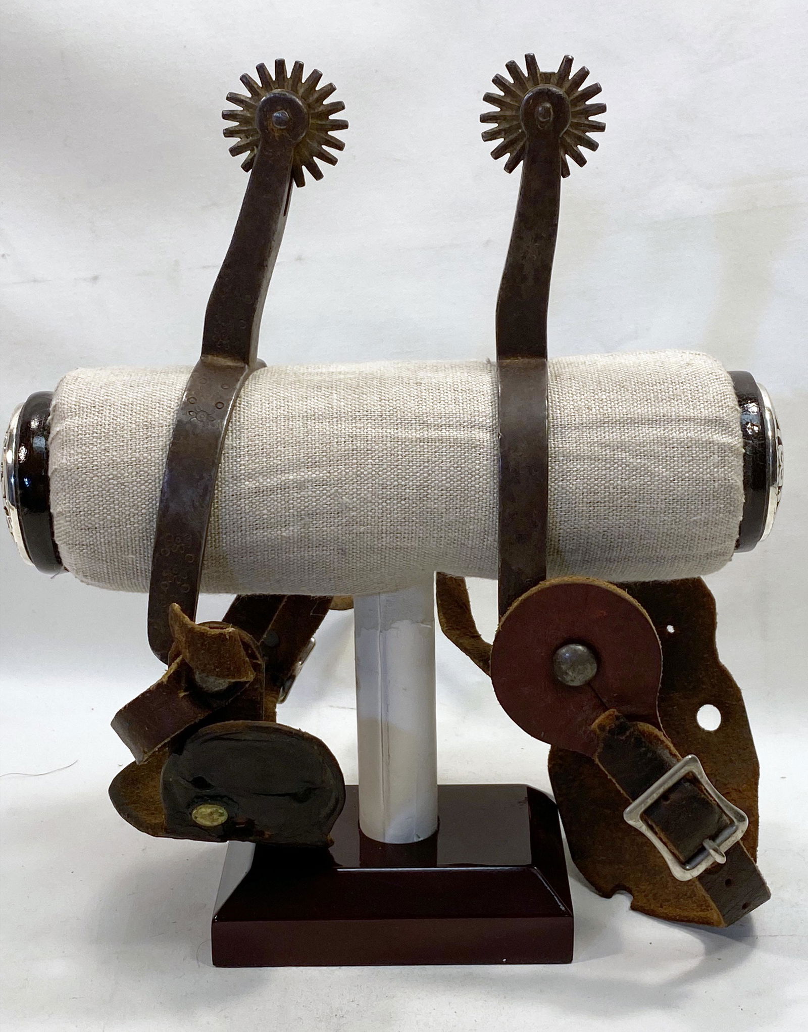 A. Buermann Daisy Pattern Spurs Texas Style (1 of 5)