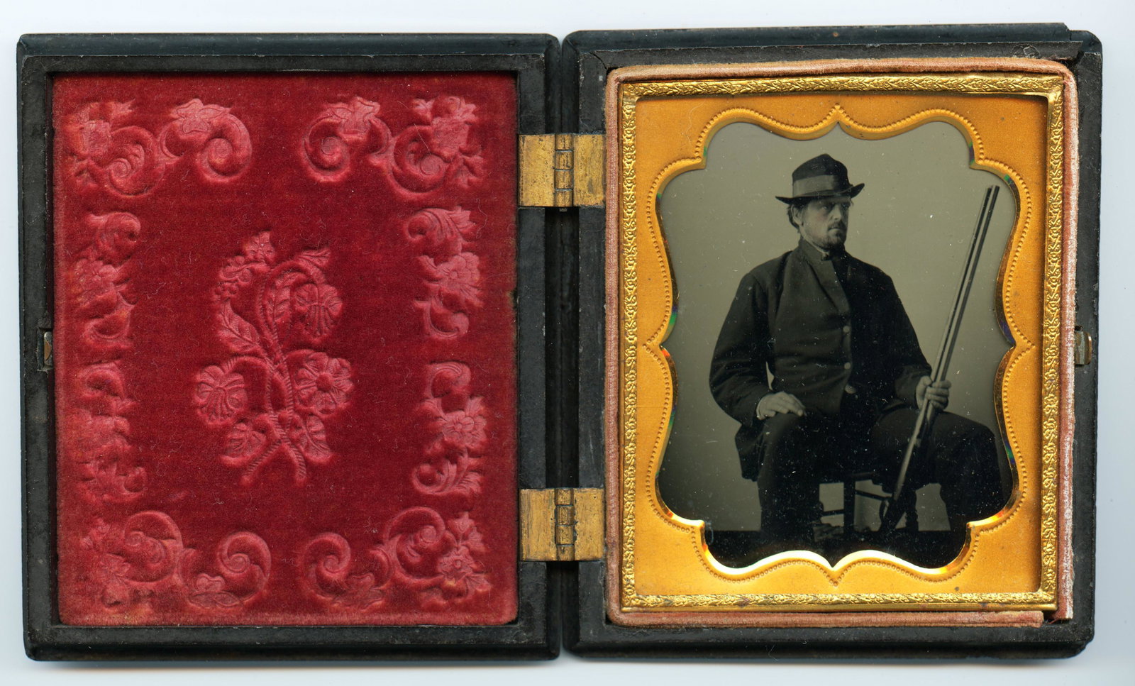 1/6th plate tintype Hunter with Shotgun Ex-Berg (1 of 4)