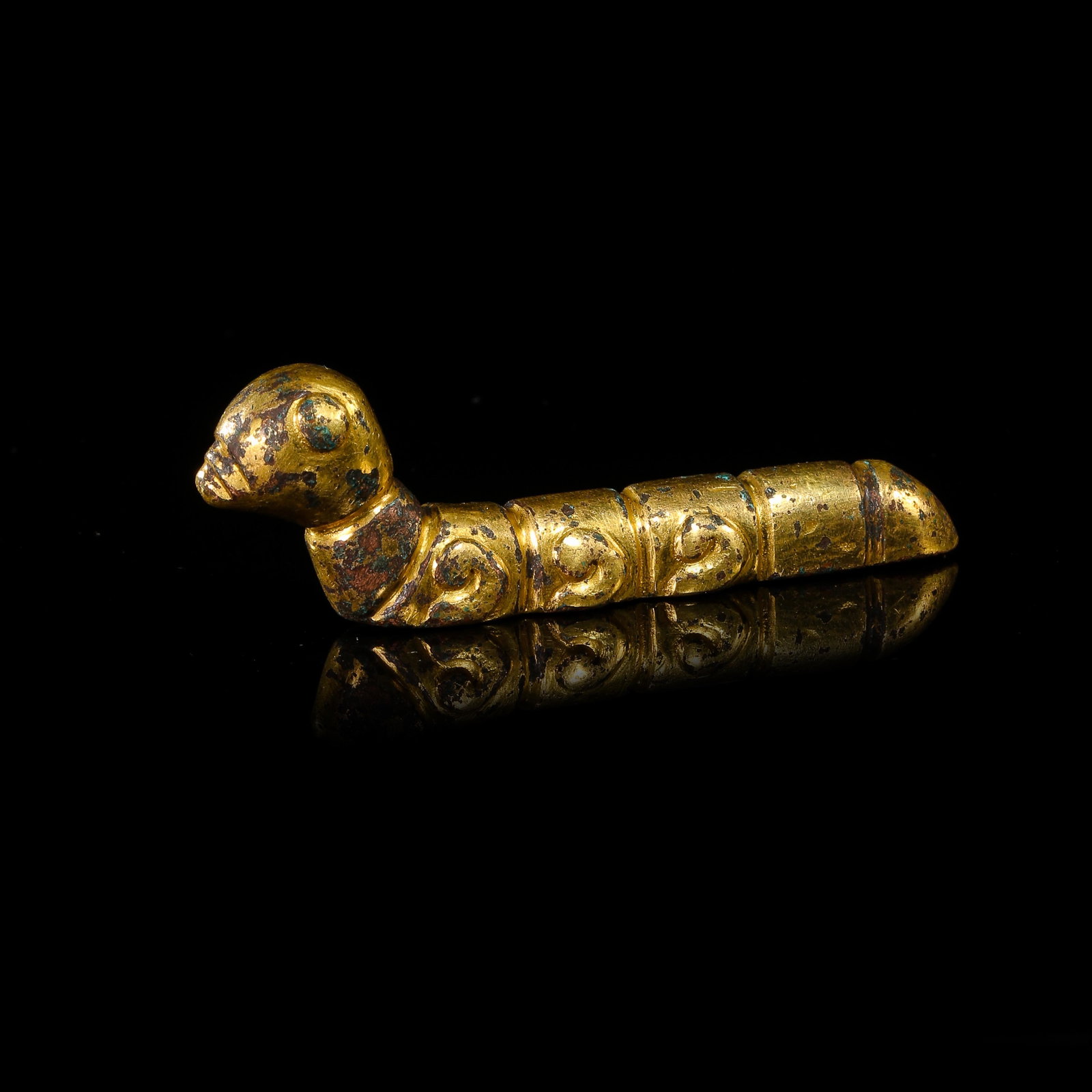HAN DYNASTY, CHINESE GILT BRONZE SILKWORM: HAN DYNASTY, CHINESE GILT BRONZE SILKWORM L. 7 cm. H. 2.5 cm. Weight 48 gram.
