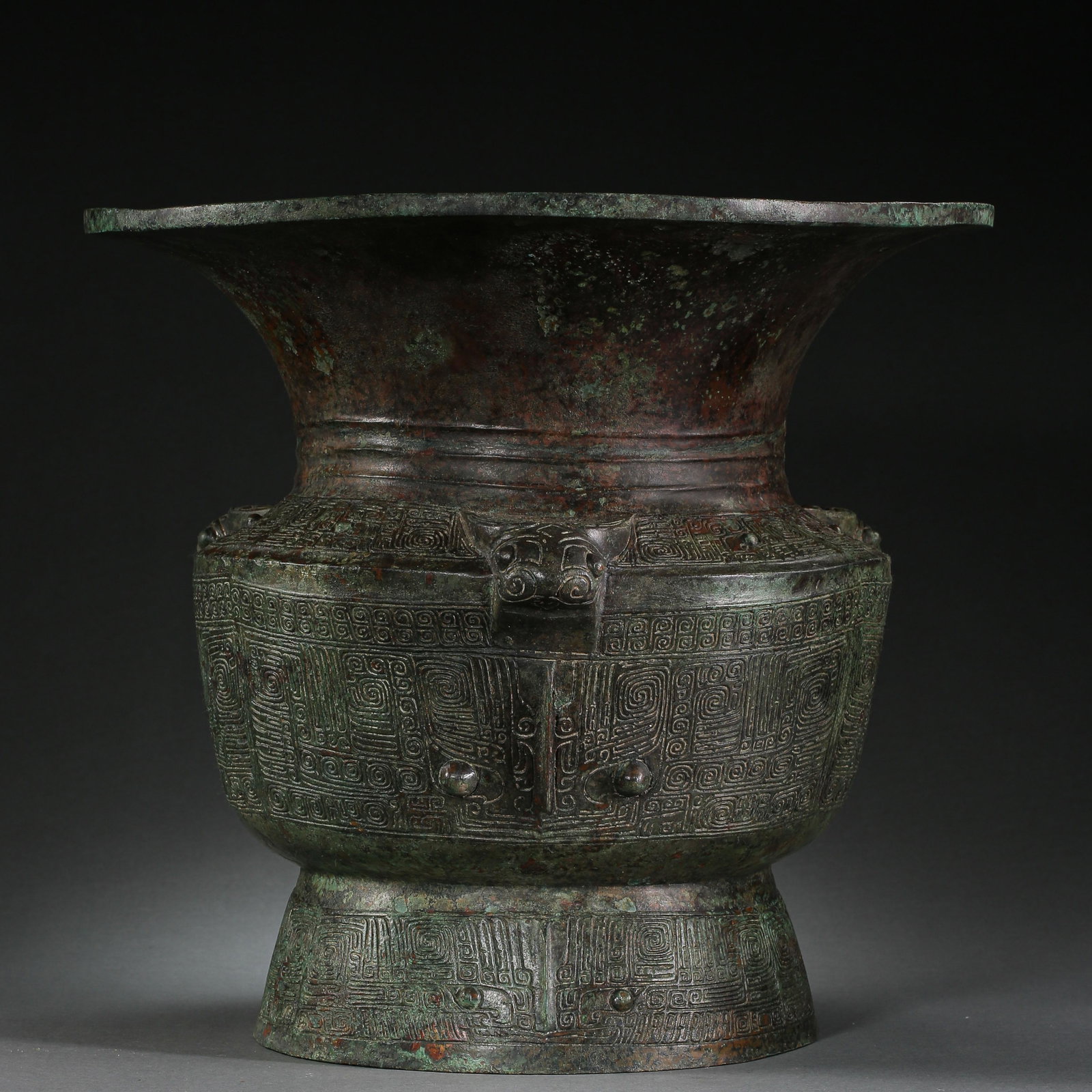 CHINESE HAN DYNASTY BRONZE: CHINESE HAN DYNASTY BRONZE H. 29 cm. Diam. 31.5 cm. Weight 7200 gram.