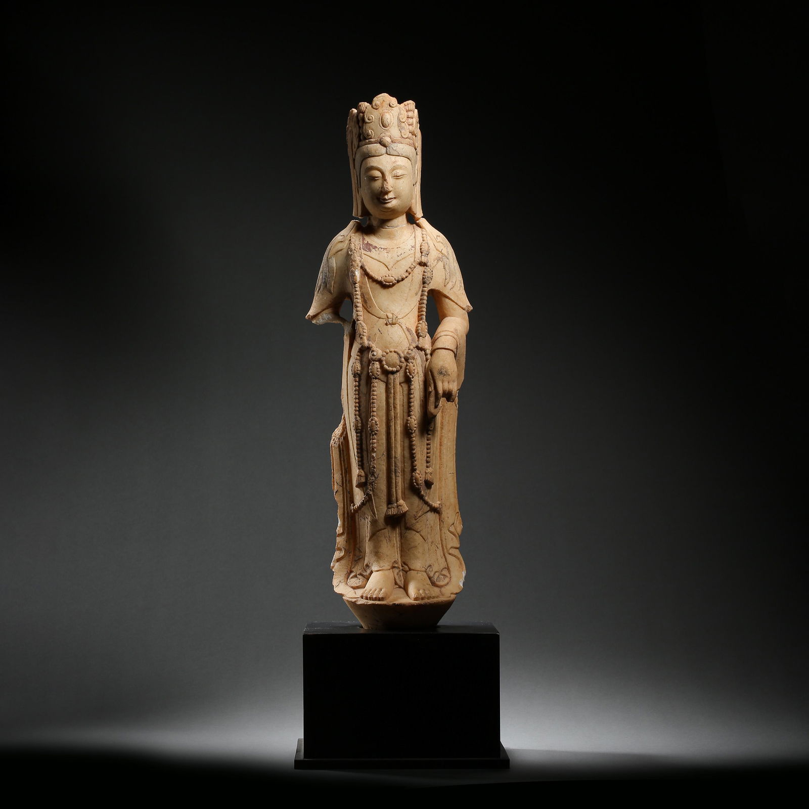 WHITE JADE GUANYIN STANDING STATUE IN TANG DYNASTY, (1 of 12)