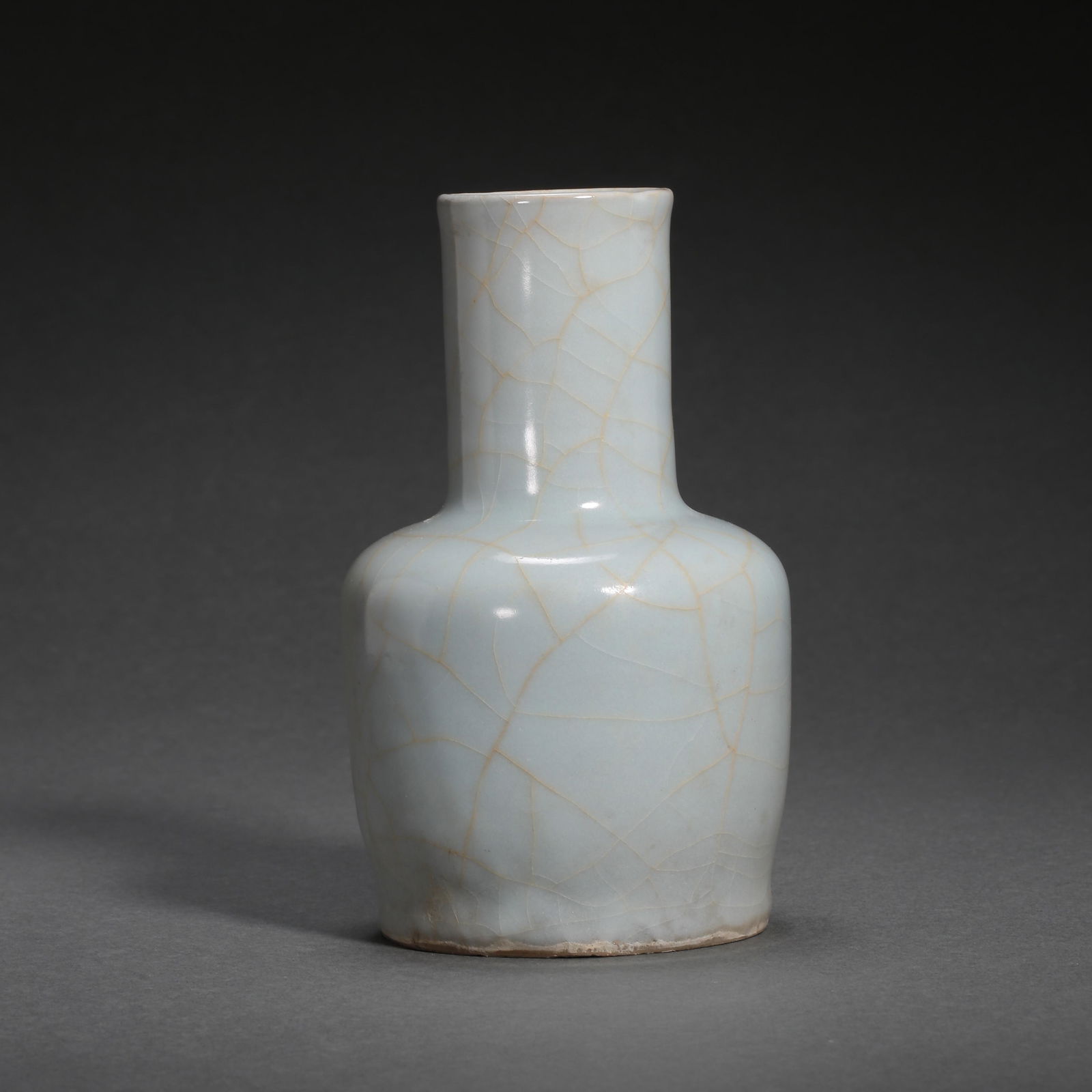 LONGQUAN GUAN WARE CELADON LONG-NECKED VASE, SOUTHERN (1 of 7)