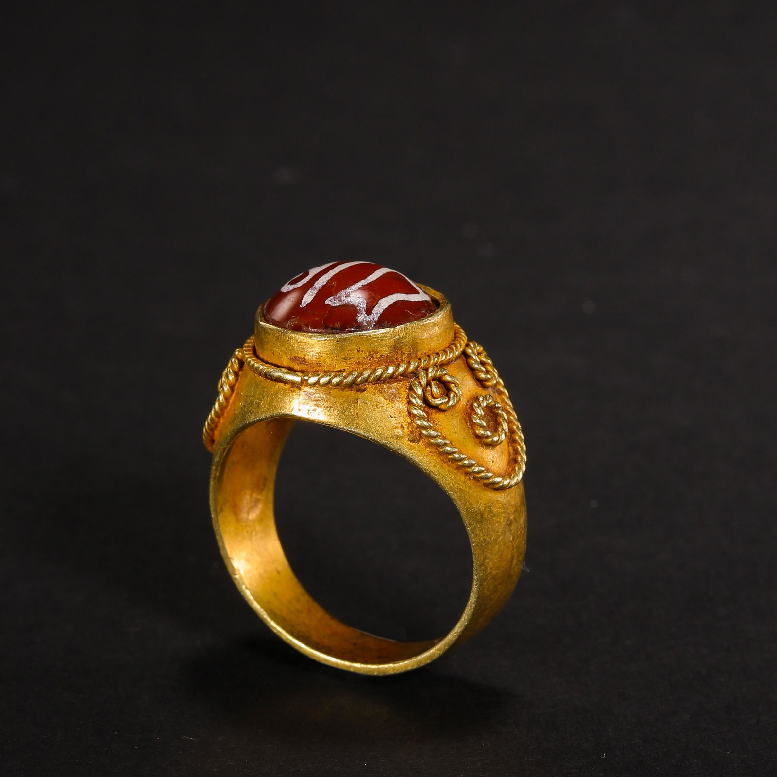ANCIENT PURE GOLD AND AGATE RING (1 of 8)