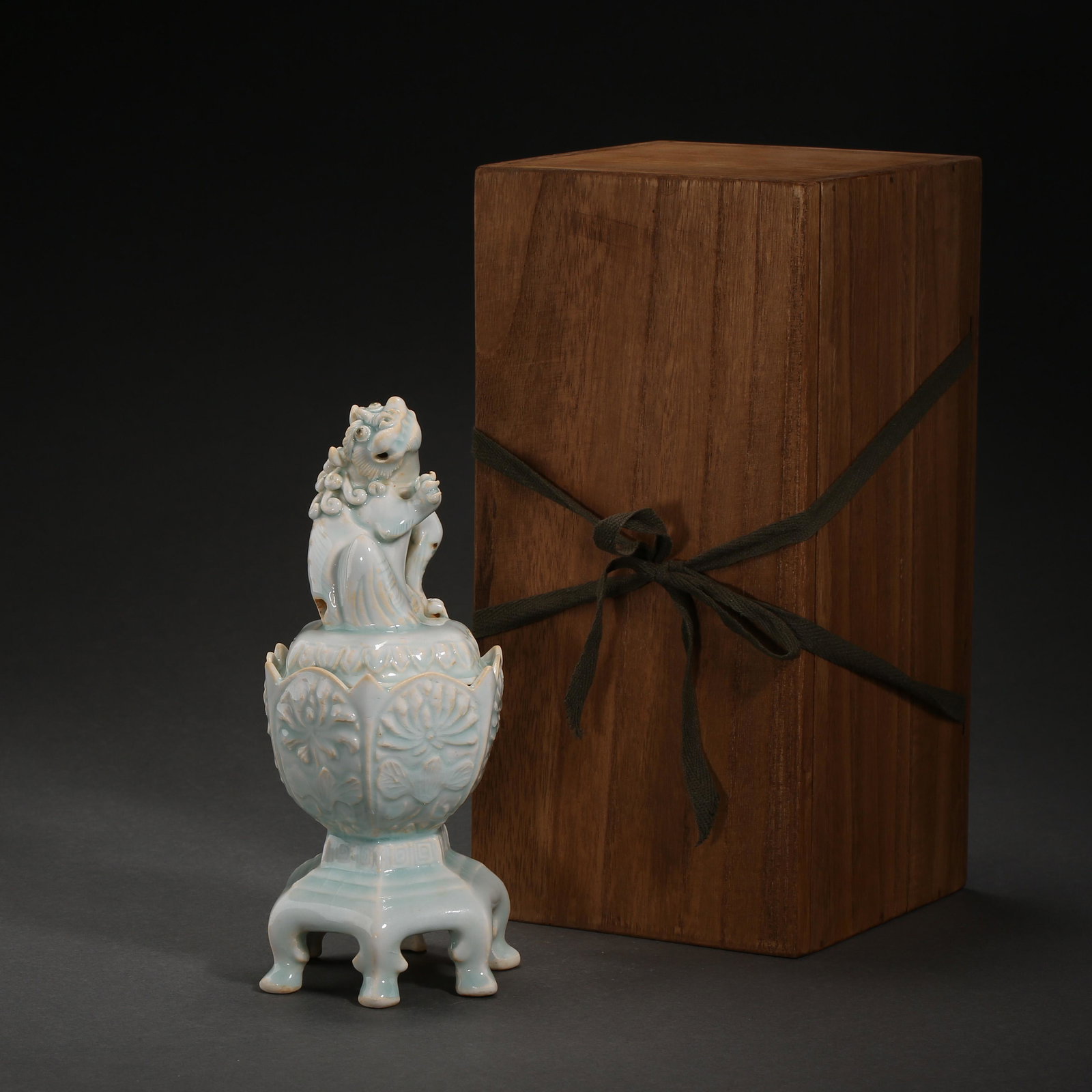 HUTIAN WARE LION SHAPED INCENSE BURNER,  SOUTHERN SONG (1 of 14)