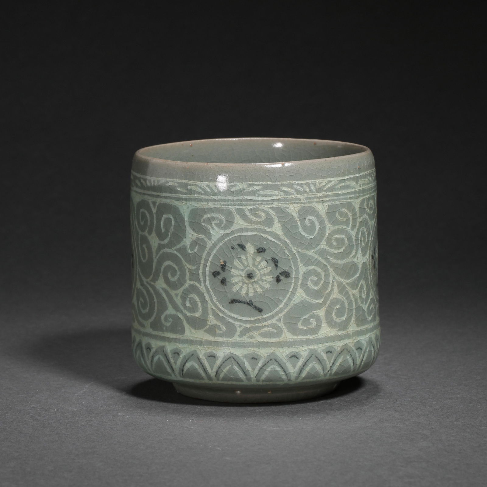 ANCIENT KOREAN PORCELAIN JAR WITH FLOWER PATTERN (1 of 9)