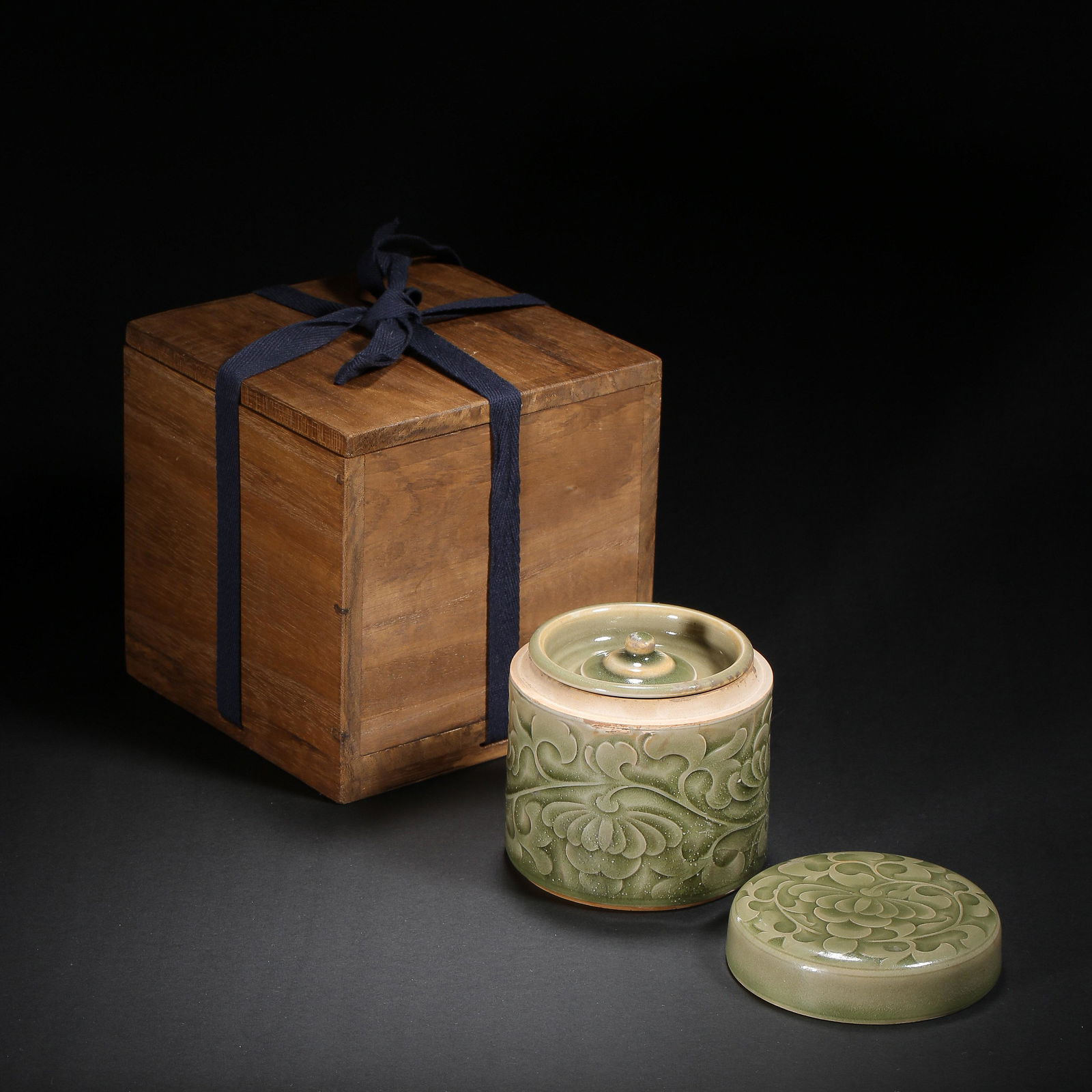 YAOZHOU WARE LID JAR WITH FLOWER PATTERN, NORTHERN SONG (1 of 12)