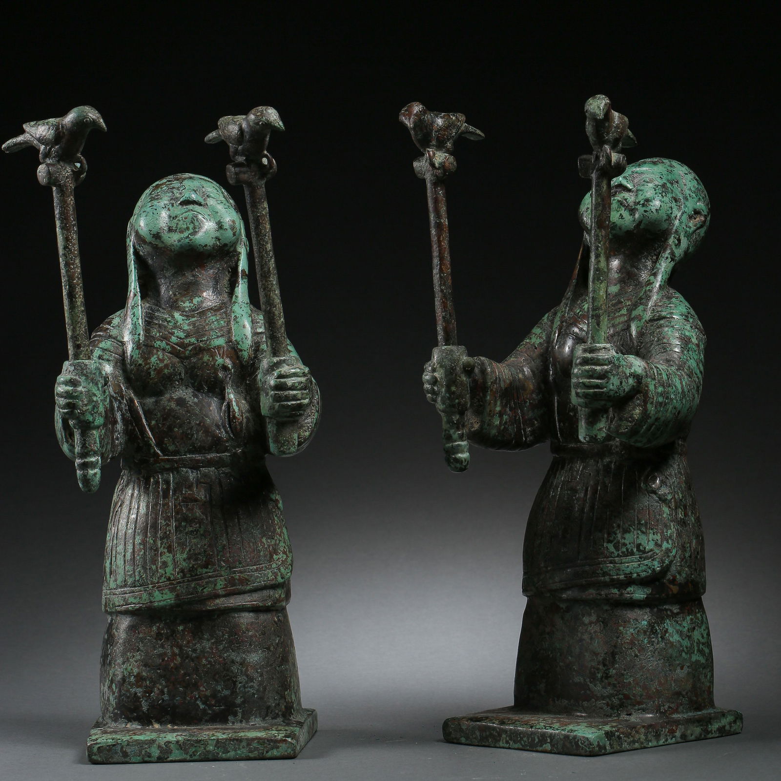 A PAIR OF BRONZE FIGURINES, QIN DYNASTY, CHINA (1 of 12)