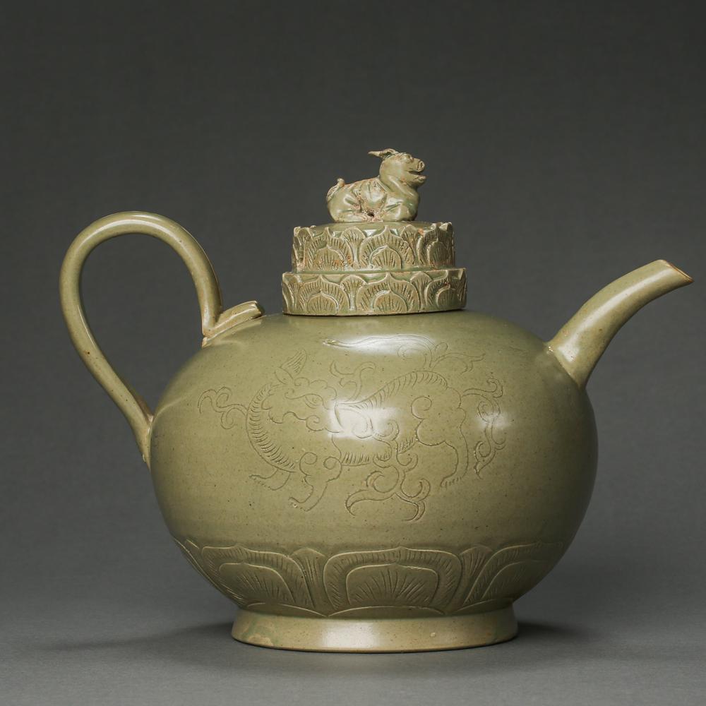 TANG DYNASTY, CHINESE YUE WARE CELADON ENAMEL POT (1 of 9)