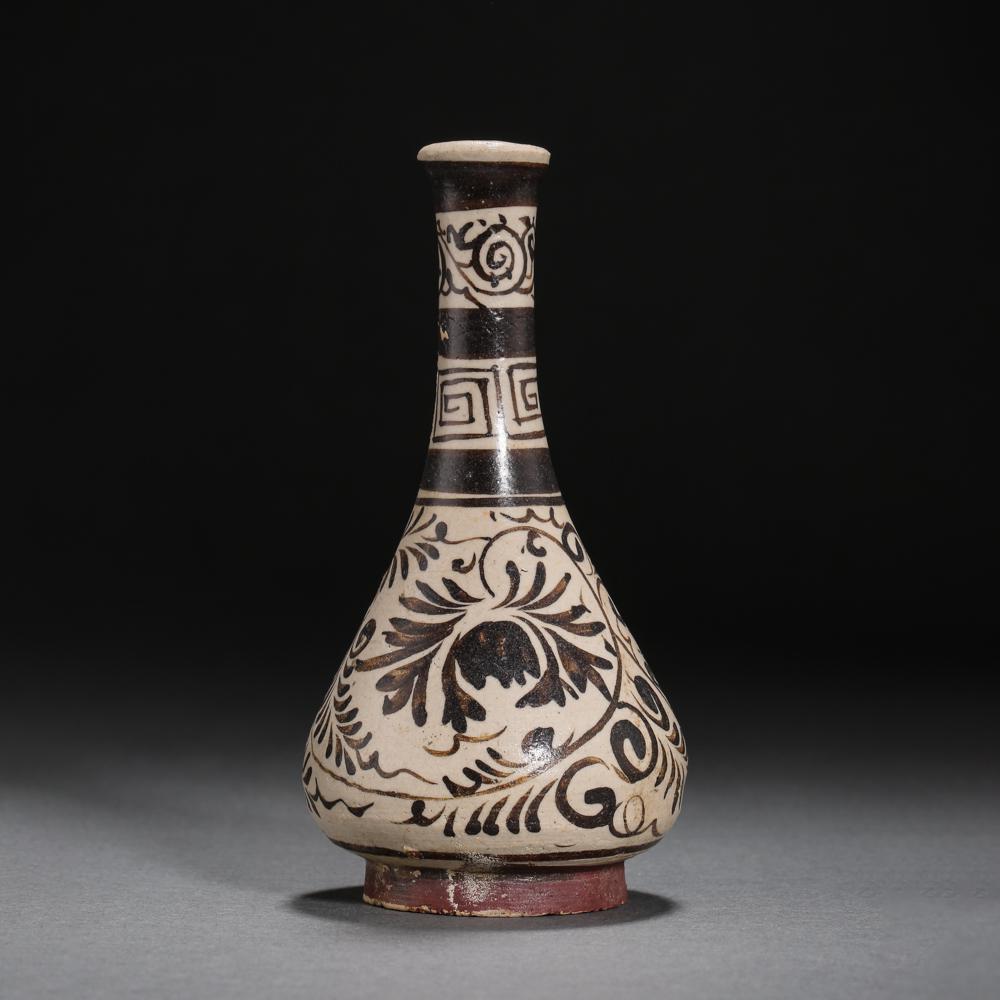 LONG NECK VASE WITH FLOWER PATTERN, JIZHOU WARE, (1 of 8)