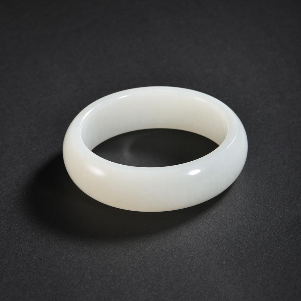 QING DYNASTY, CHINESE HETIAN JADE BRACELET (1 of 8)
