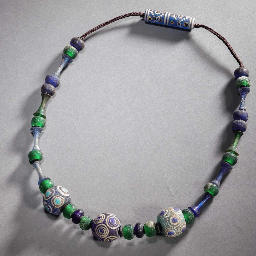 HAN DYNASTY, CHINESE COLORED GLASS NECKLACE (1 of 11)