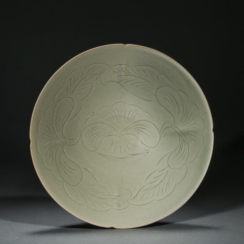 TANG DYNASTY, CHINESE YUE WARE CARVED FLOWER SHAPED (1 of 10)