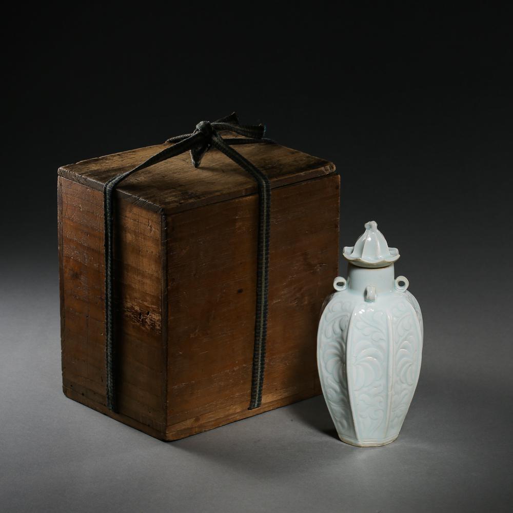 SOUTHERN SONG DYNASTY, CHINESE HUTIAN WARE CELADON VASE (1 of 15)