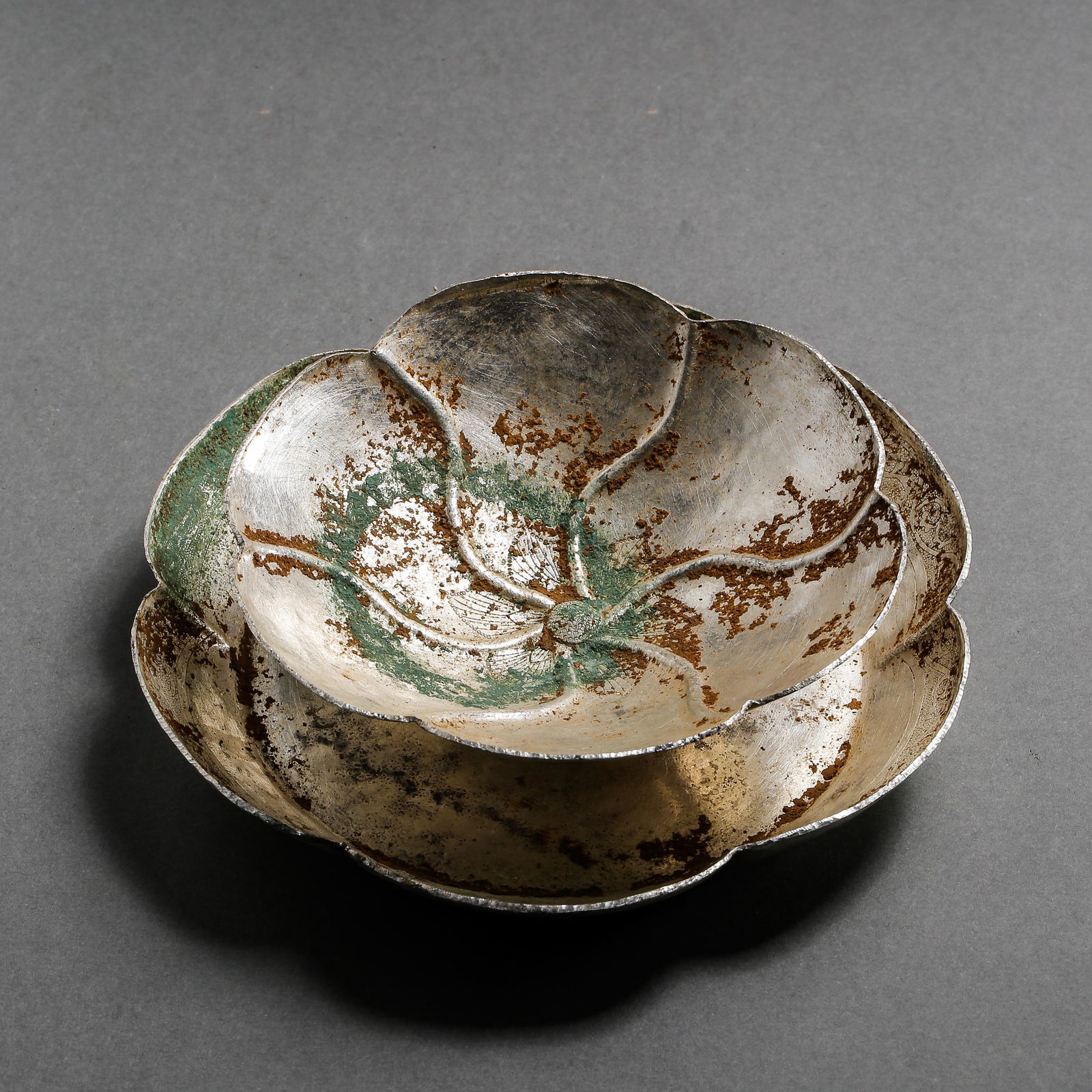 CHINESE TANG DYNASTY PURE SILVER FLOWER MOUTH CUP (1 of 10)