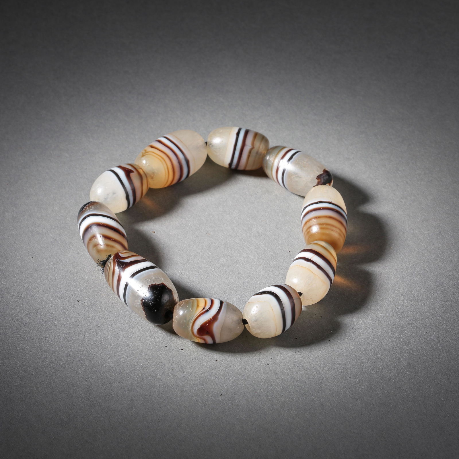 CHINESE AGATE BRACELET, QING DYNASTY (1 of 7)