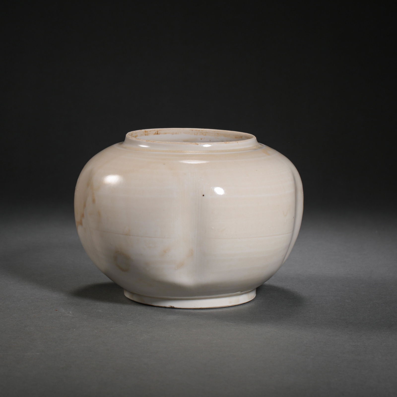 XING WARE WHITE PORCELAIN POT, TANG DYNASTY, CHINA (1 of 9)